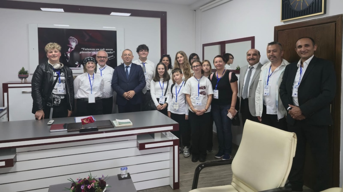 ERASMUS EKİBİNDEN İLÇE MİLLİ EĞİTİM MÜDÜRLÜĞÜNE ZİYARET